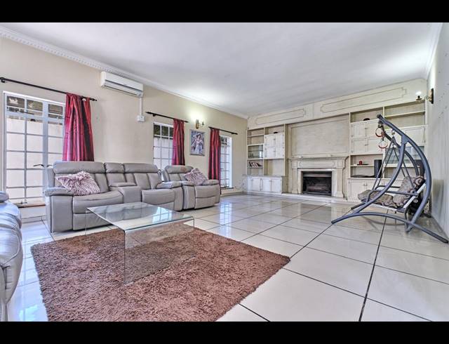 4 BEDROOM HOUSE FOR SALE IN BENMORE GARDENS